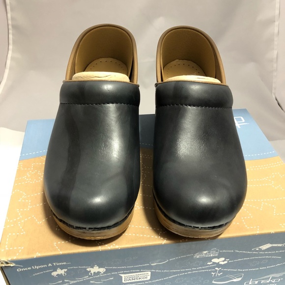 New Dansko Women's Pro Grey Scrunch Leather Clogs - Picture 3 of 5